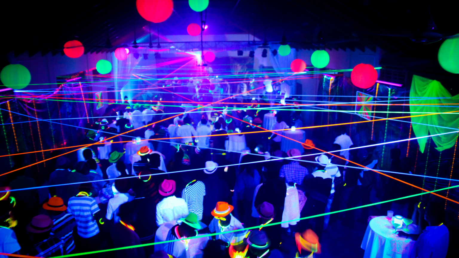 neon-themed-party-ideas-it-was-weekend